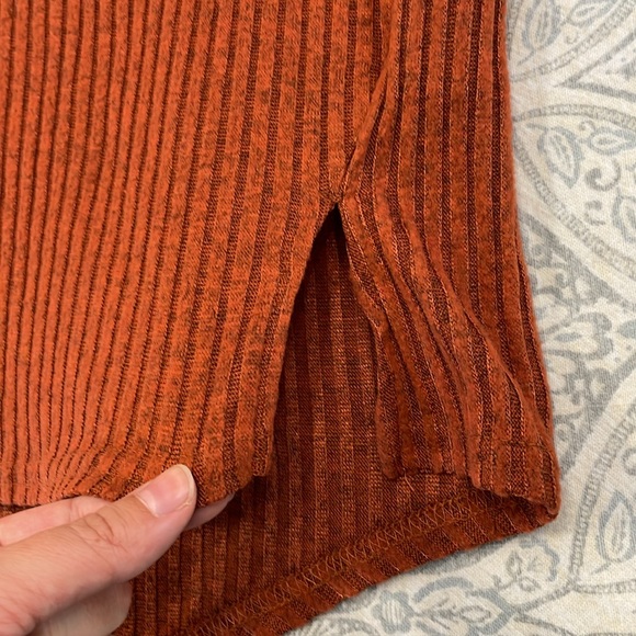 ❗️Last Chance❗️ SUZY SHIER Ribbed Tee - Picture 3 of 6